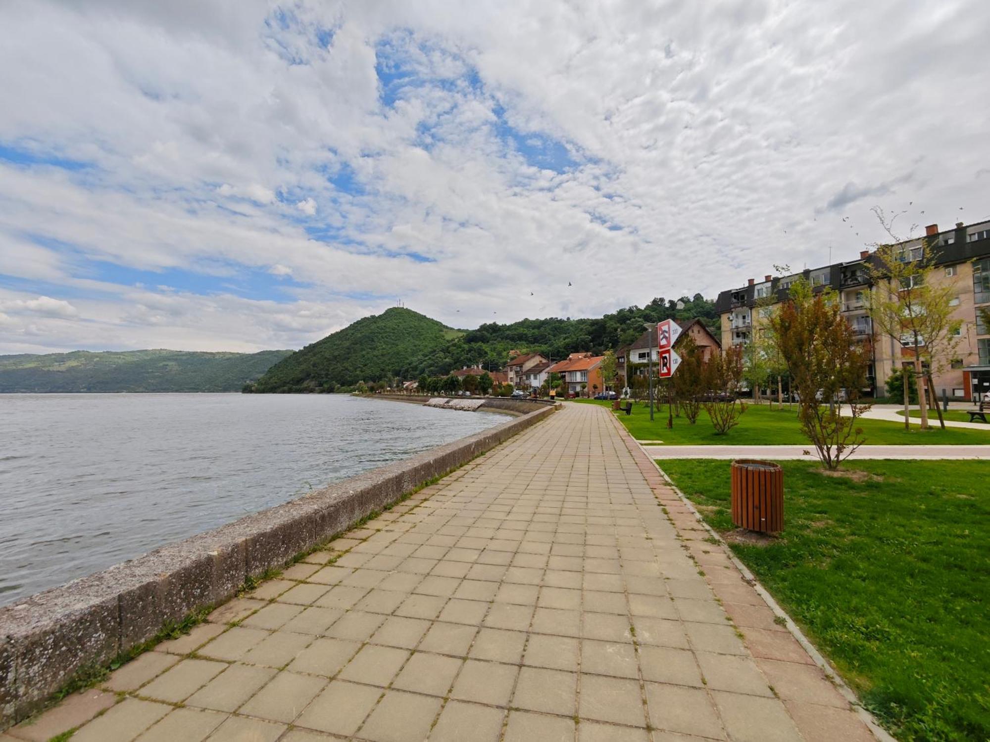 Apartman Julija Donji Milanovac Zewnętrze zdjęcie
